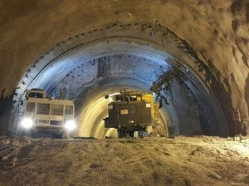 Ground support for tunnels in rock
