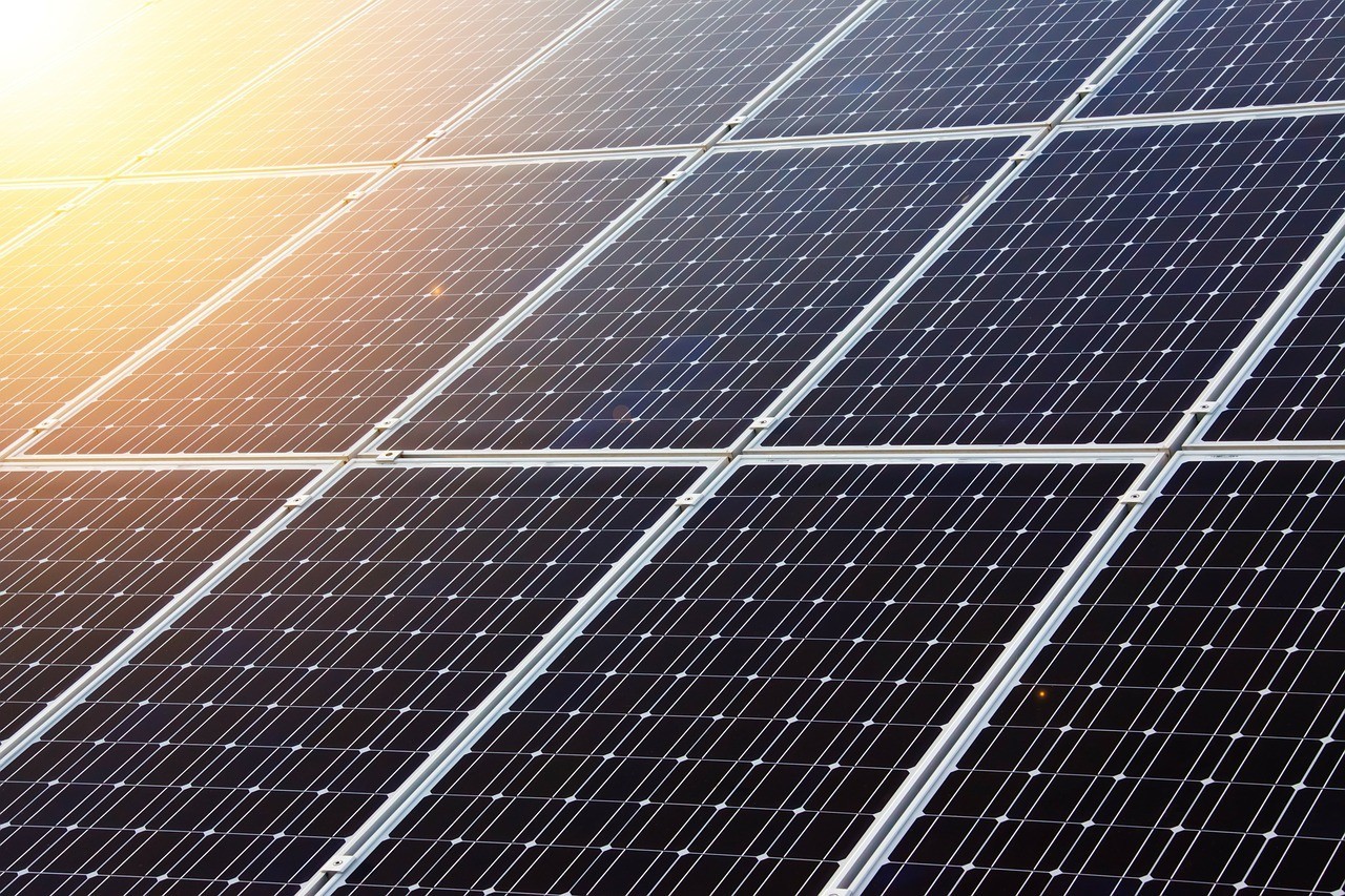 En este momento estás viendo ¿Qué es la energía solar fotovoltaica y cómo se genera?