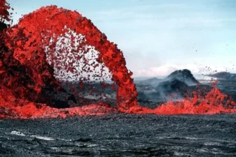 Lee más sobre el artículo ¿Qué es la lava y cómo se forma?