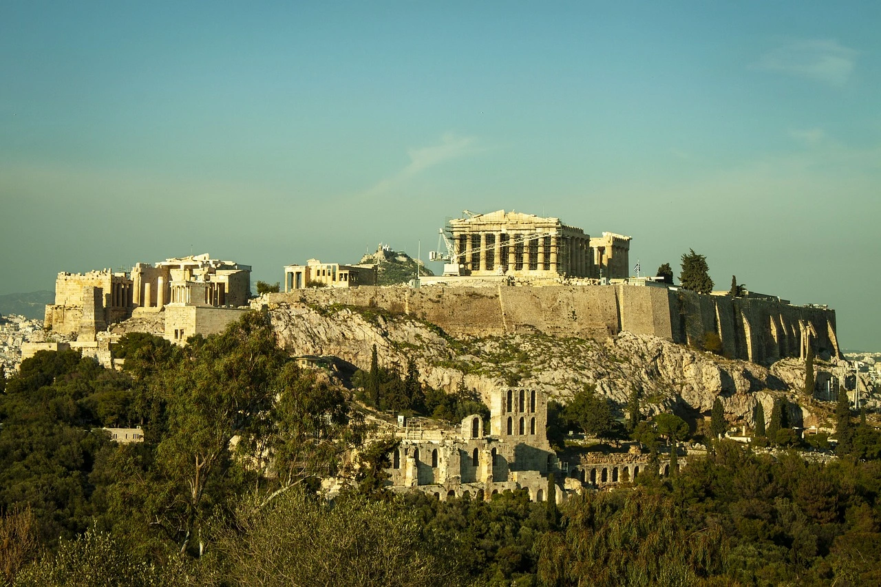 En este momento estás viendo La Acrópolis de Atenas: cuándo y cómo se construyó