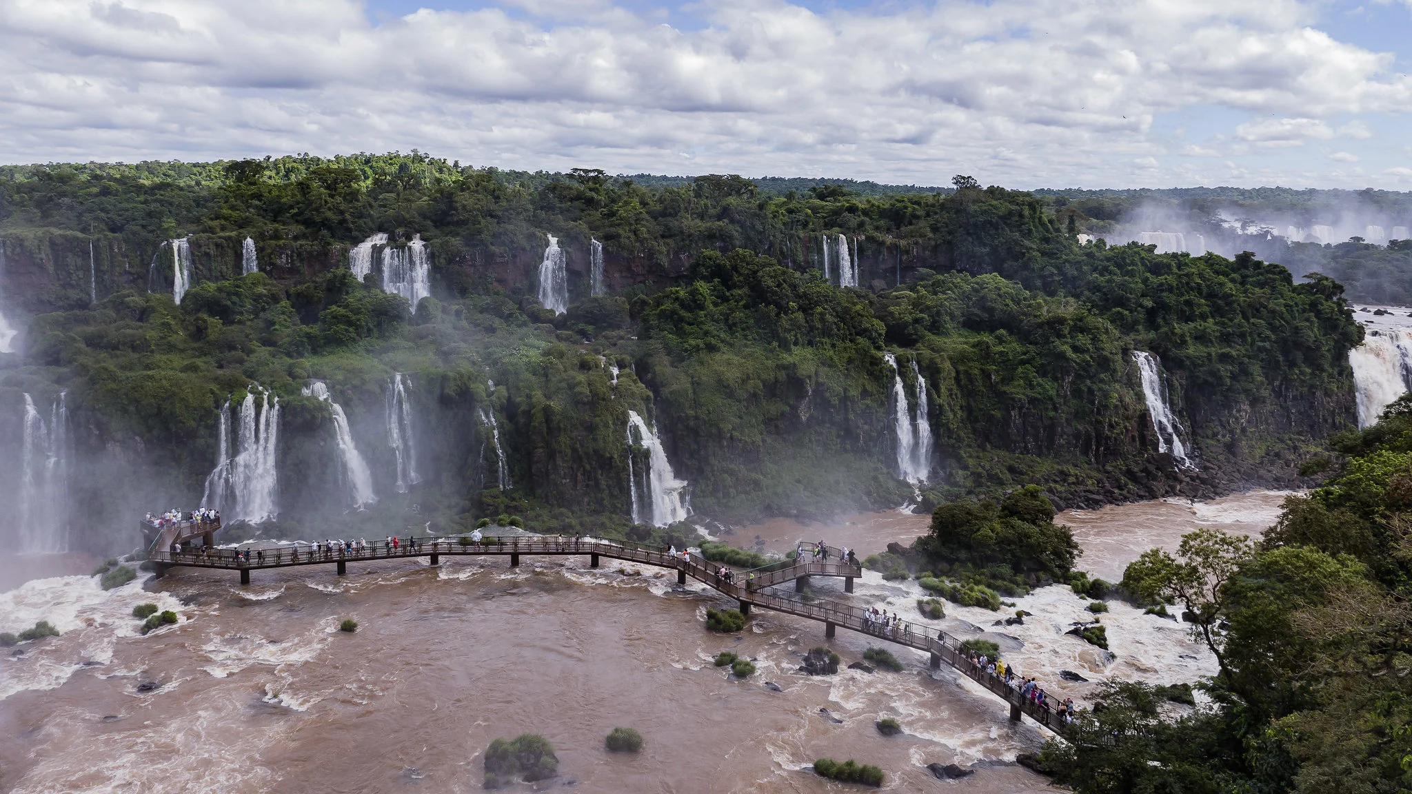 En este momento estás viendo Cataratas del Iguazú ¿Qué altura tienen y cómo se formaron?