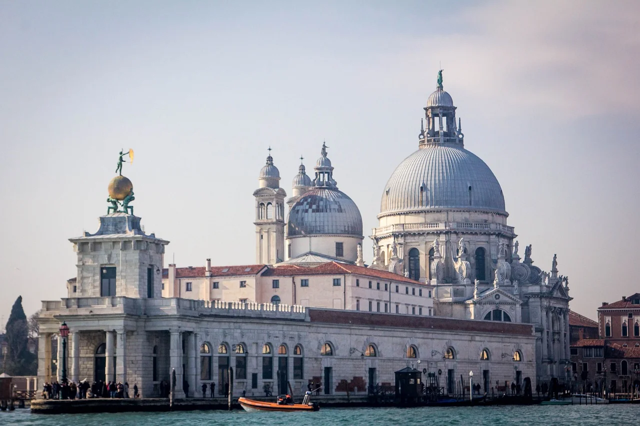 En este momento estás viendo La Plaza de San Marcos en Venecia: Toda su historia