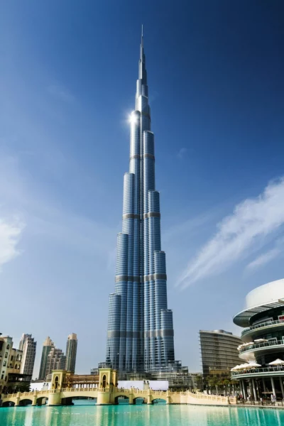 Edificio Burj Khalifa visto desde el lago