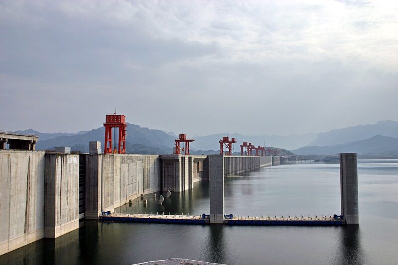 Presa de las Tres Gargantas en un día nublado