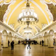 El Metro de Moscú: ingeniería subterránea y arte