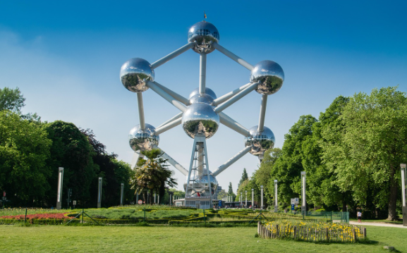 Vista general del Atomium y sus alrededores