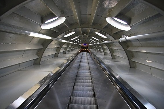 Imagen interior del ascensor del Atomium