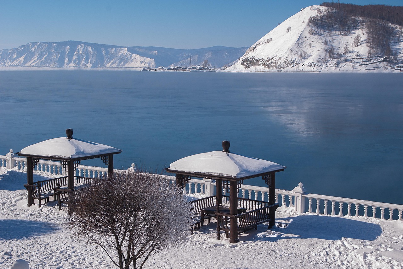 Fotografía del Lago Baikal en temporada de nieve