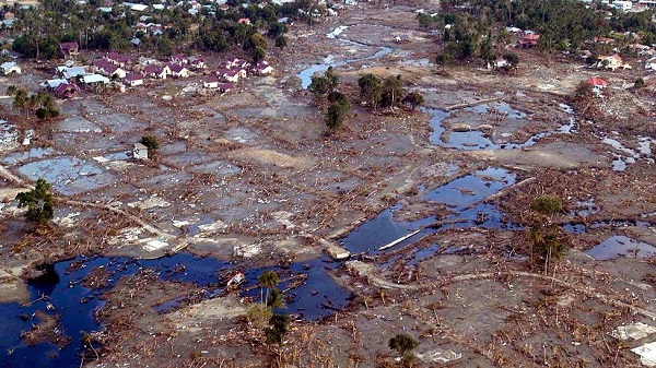 imagen de la destrucción causada por el tsunami del Océano Índico