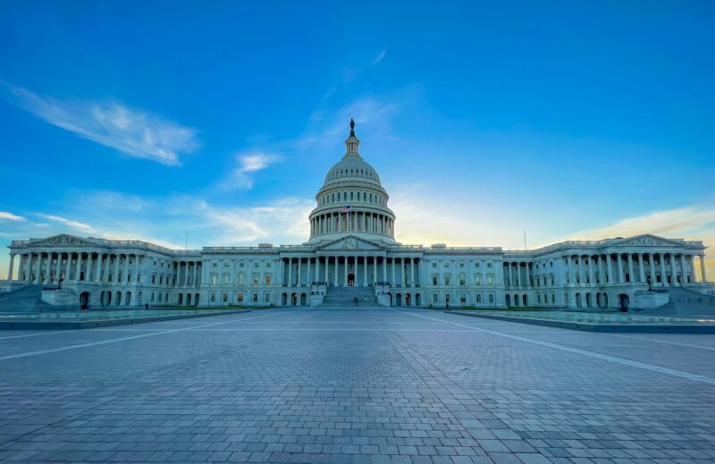 Fotografía panorámica del exterior del Capitolio de Estados Unidos
