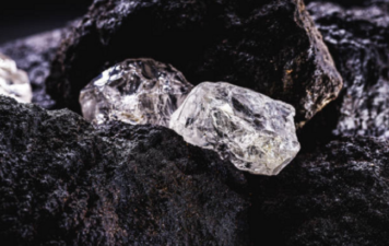 Lee más sobre el artículo ¿Cómo se forman los diamantes? Mitos vs. Realidad científica